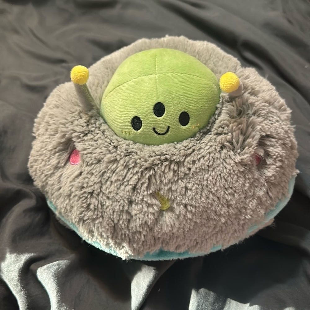 Mini squishable alien spaceship